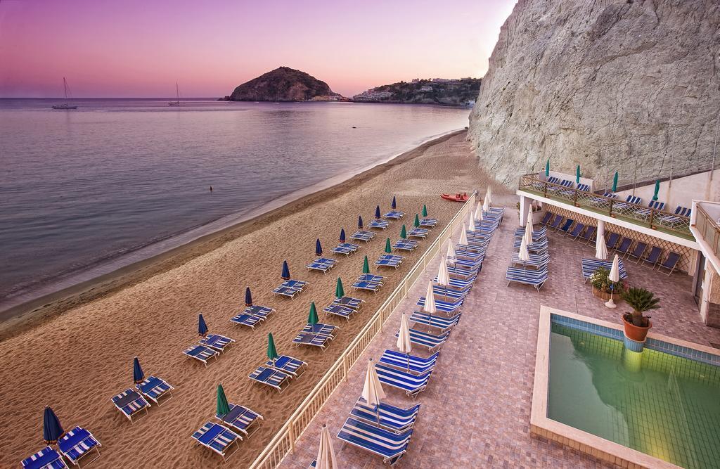 Hotel Vittorio Beach Resort Barano dʼIschia Zimmer foto